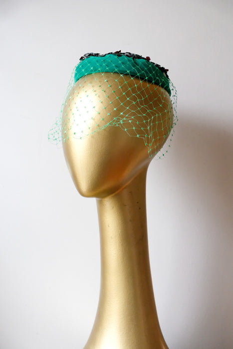 Vintage 1950's Green Velvet Fascinator with Veil and Aurora Sequin / OS