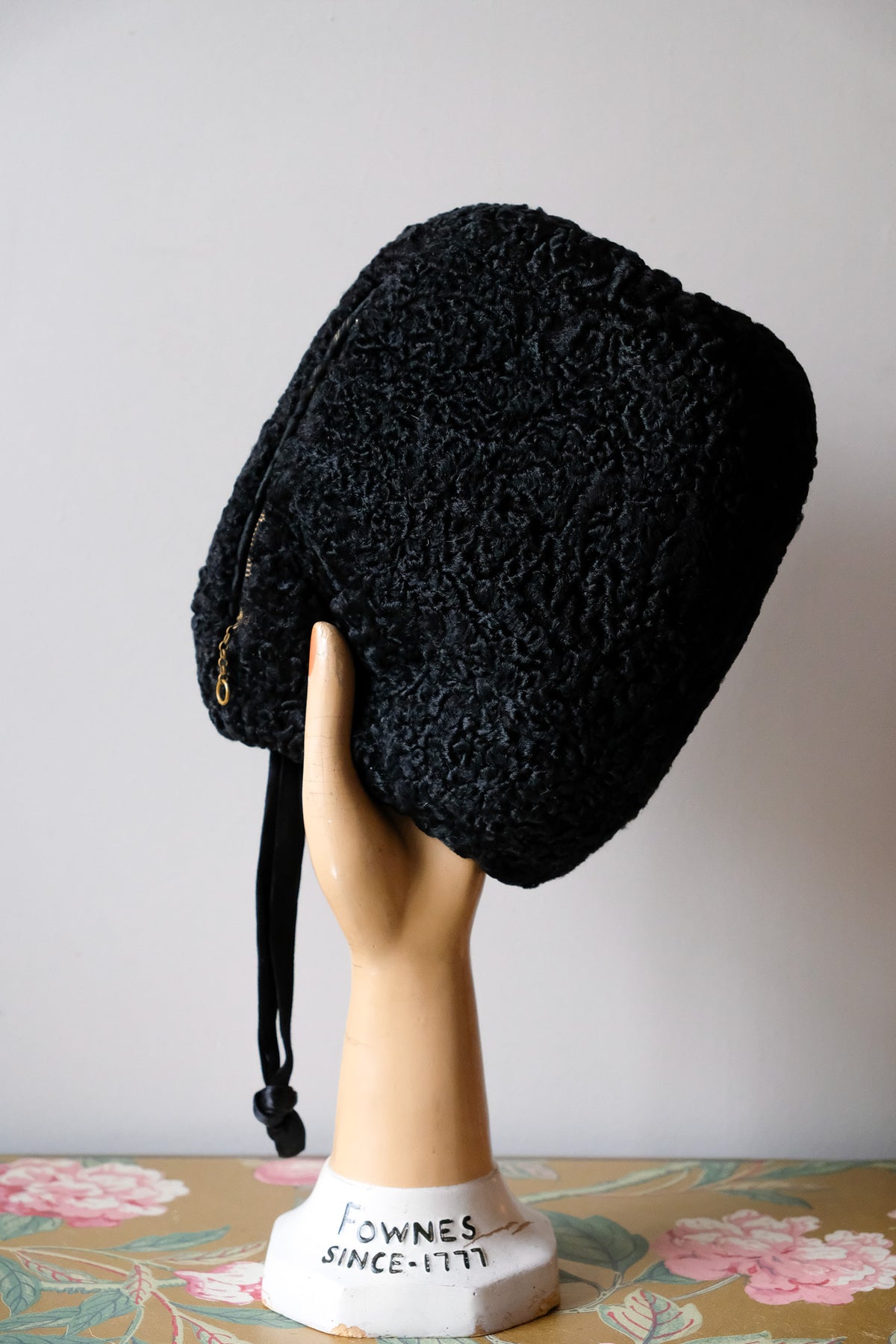 Vintage 1930's Black Persian Lamb Fur Muff / OS – Xtabay Vintage