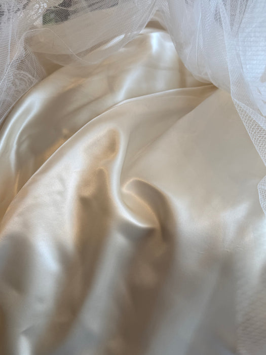 Heavenly 1950's Tea Length Wedding Dress in Pleated Tulle and Lace / XS