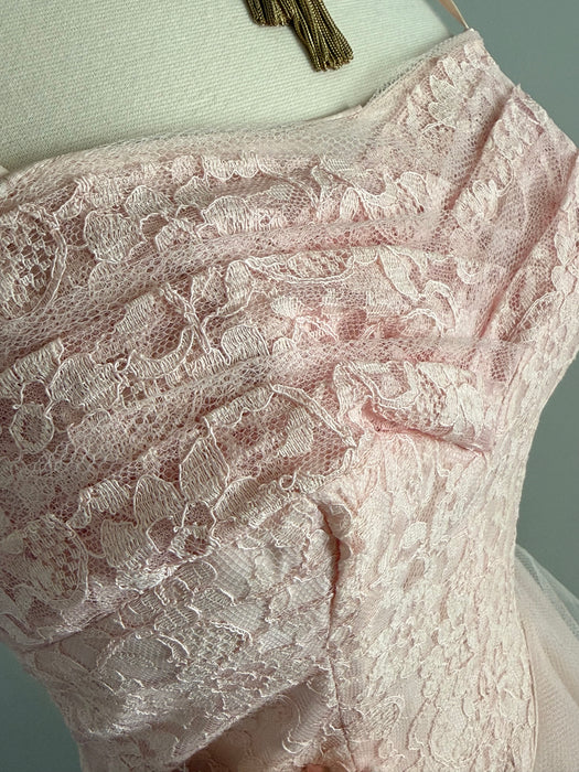 Stunning 1950's Peony Pink Lace & Tulle Formal Gown / XS