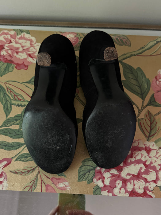 Vampy 1940's Black Suede 4" Pumps With Twisting Vines / 6.5 B