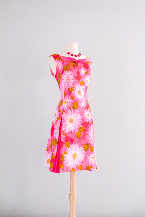 Amazing 1960's HOT PINK Chrysanthemum Hawaiian Dress / Sz M