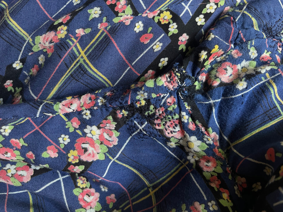 Vintage 1940's Plaid Floral Cotton Dressing Gown / M