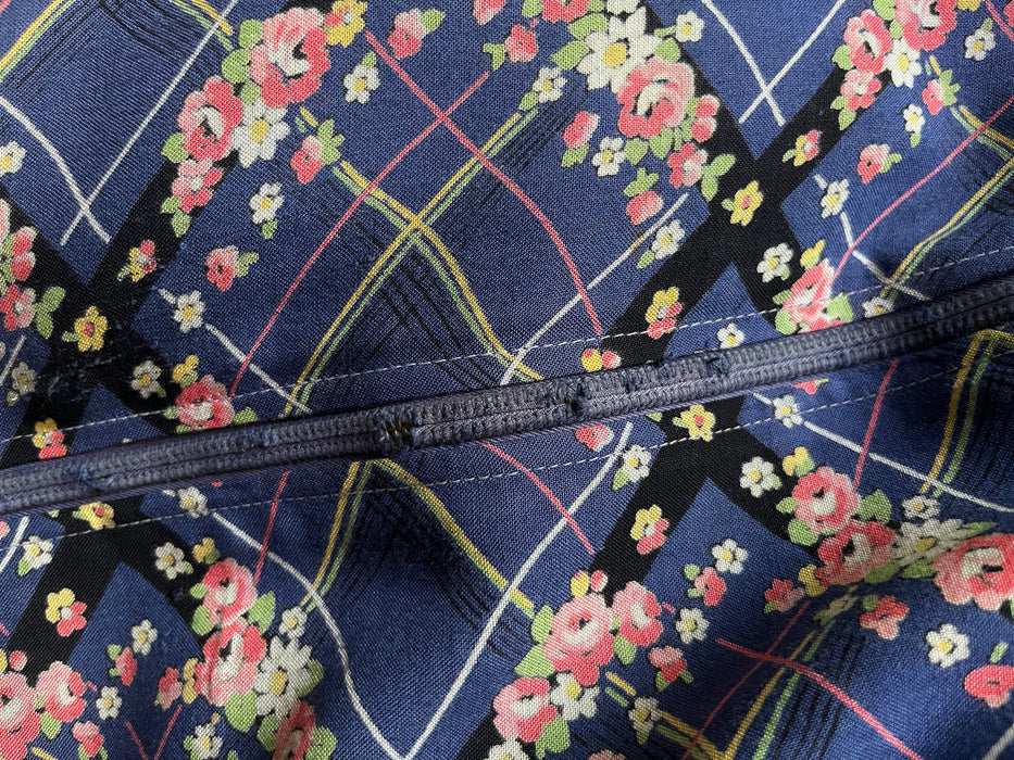 Vintage 1940's Plaid Floral Cotton Dressing Gown / M
