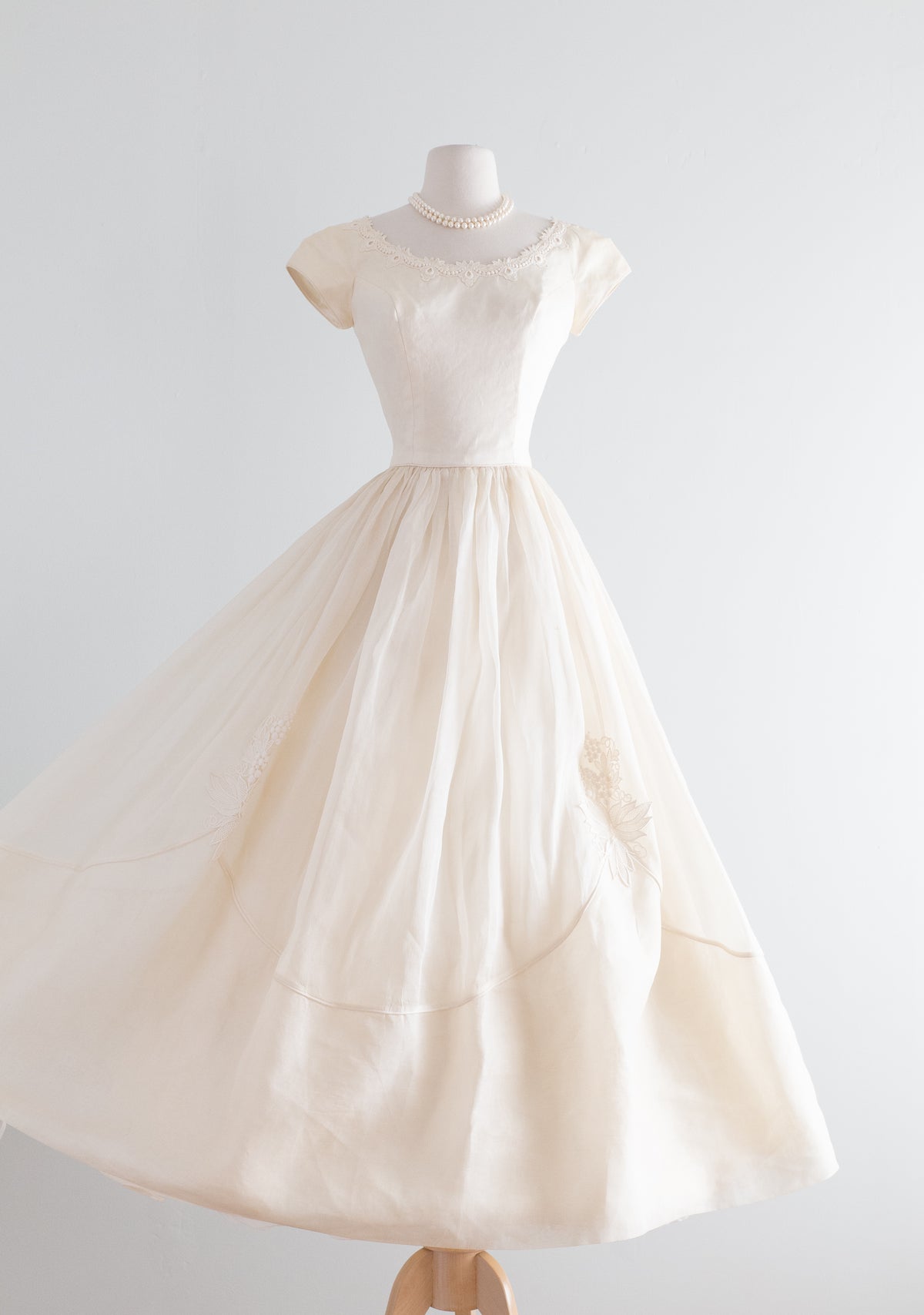 SALE 1950's Ivory Cotton Wedding Dress By Cahill With Full Skirt and C ...