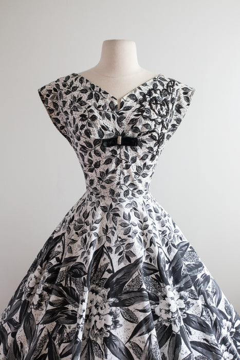 1950's Black and White Cotton Floral Print Dress / Waist 26 27