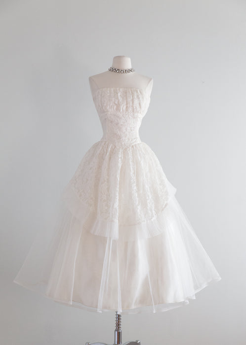 Beautiful 1950's Tea Length Wedding Dress in Lace and Tulle / Waist 27