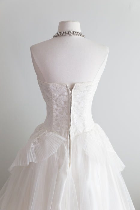 Beautiful 1950's Tea Length Wedding Dress in Lace and Tulle / Waist 27