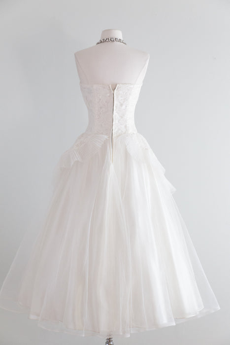 Beautiful 1950's Tea Length Wedding Dress in Lace and Tulle / Waist 27