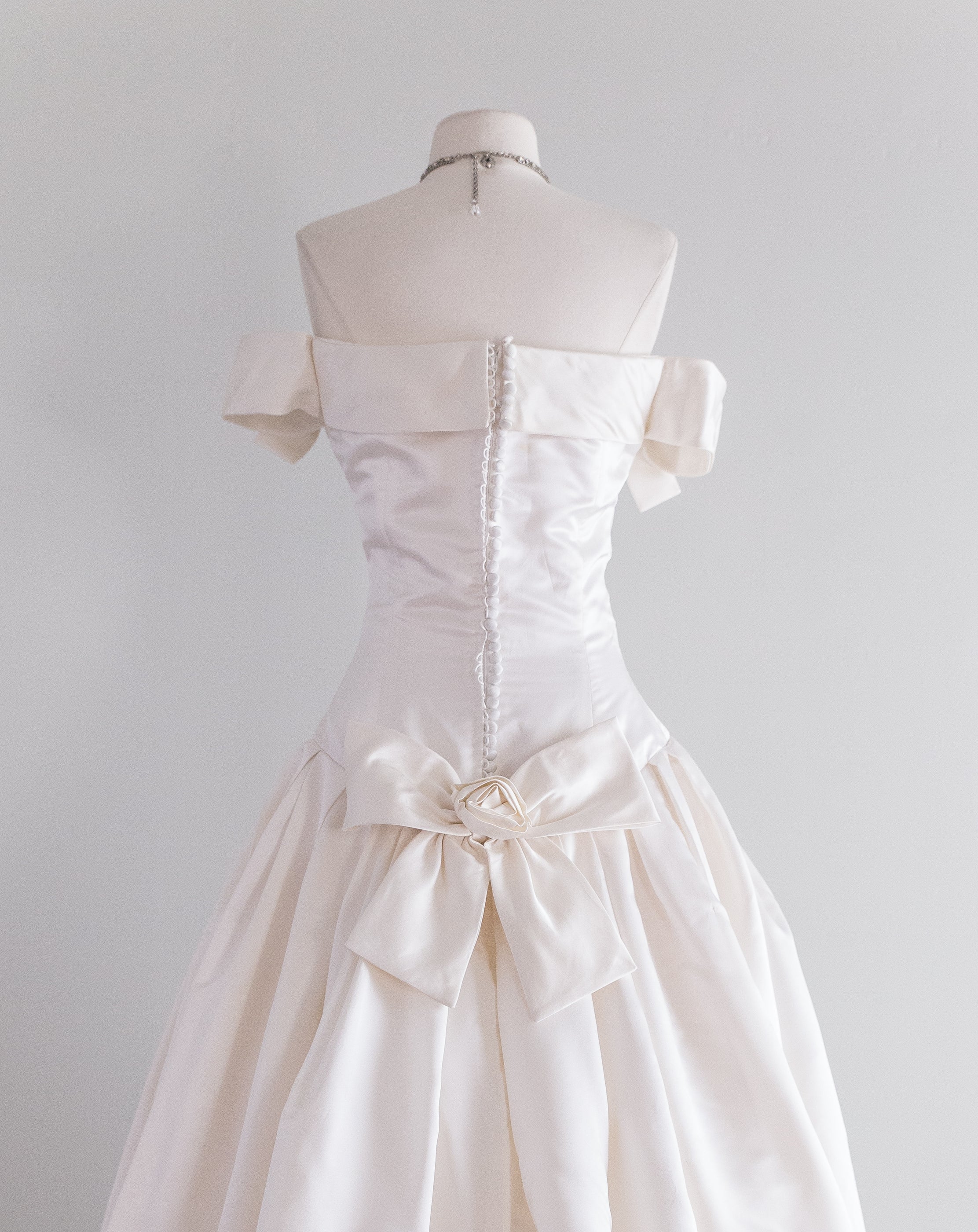 Iconic Vintage Vera Wang Silk Wedding Gown Circa 1995 / Waist 26