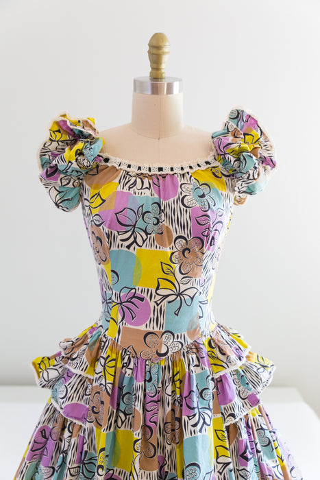 Wonderful Whimsical 1940's Cotton Day Dress / Waist 26"