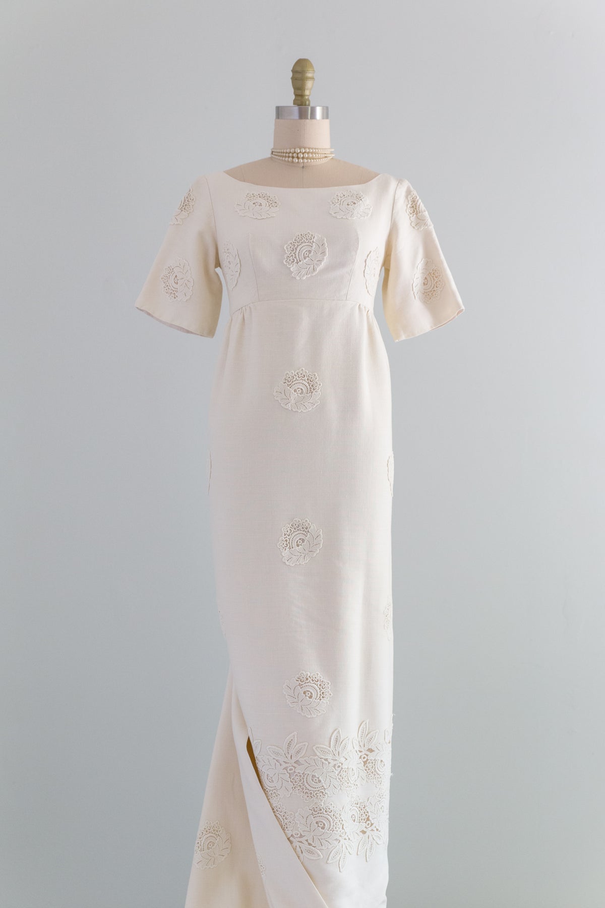 60s Wedding Styles 1960s White 60's Dress Elegant 1960's Empire Waist Ivory Linen Wedding Gown With Lace And Tra Xtabay Vintage 60s Wedding Styles 1960s White 60's Dress Elegant 1960's Empire Waist Ivory Linen Wedding Gown With Lace And Tra Xtabay Vintage