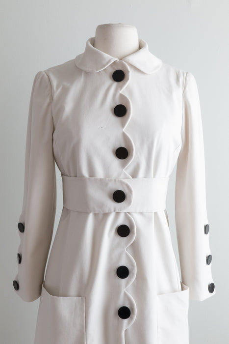 1960's White Mod Coat With Scalloped Edges From Bonwit Teller / Small