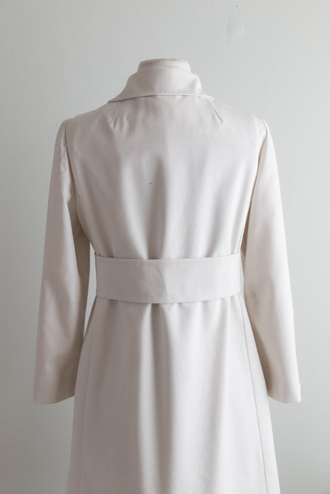 1960's White Mod Coat With Scalloped Edges From Bonwit Teller / Small