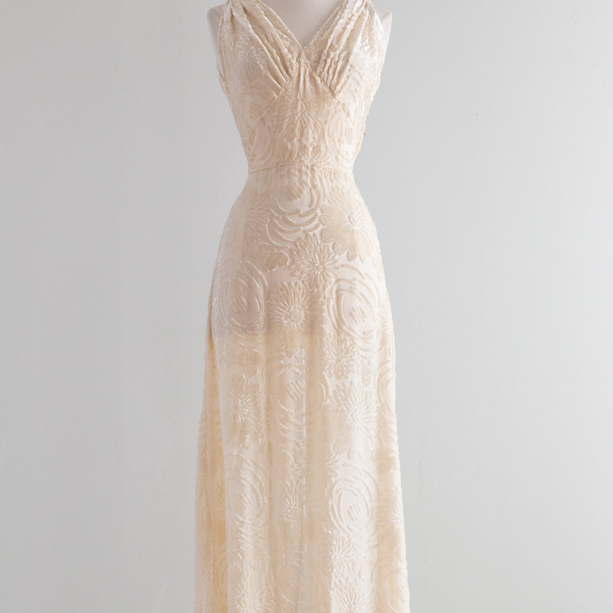 Rare 1930's Ivory Burnout Velvet Wedding Gown / Waist 26 – Xtabay Vintage Rare 1930's Ivory Burnout Velvet Wedding Gown / Waist 26 – Xtabay Vintage