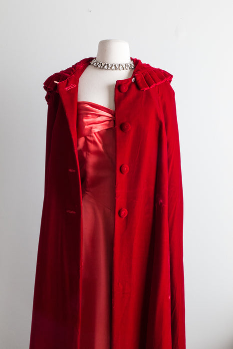 Vintage 1960's Crimson Velvet Hooded Cape / Small