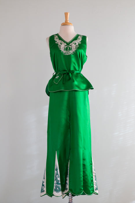 Fabulous 1930's Brilliant Green Silk Embroidered Chinese Loungewear Se Xtabay Vintage Fabulous 1930's Brilliant Green Silk Embroidered Chinese Loungewear Se Xtabay Vintage