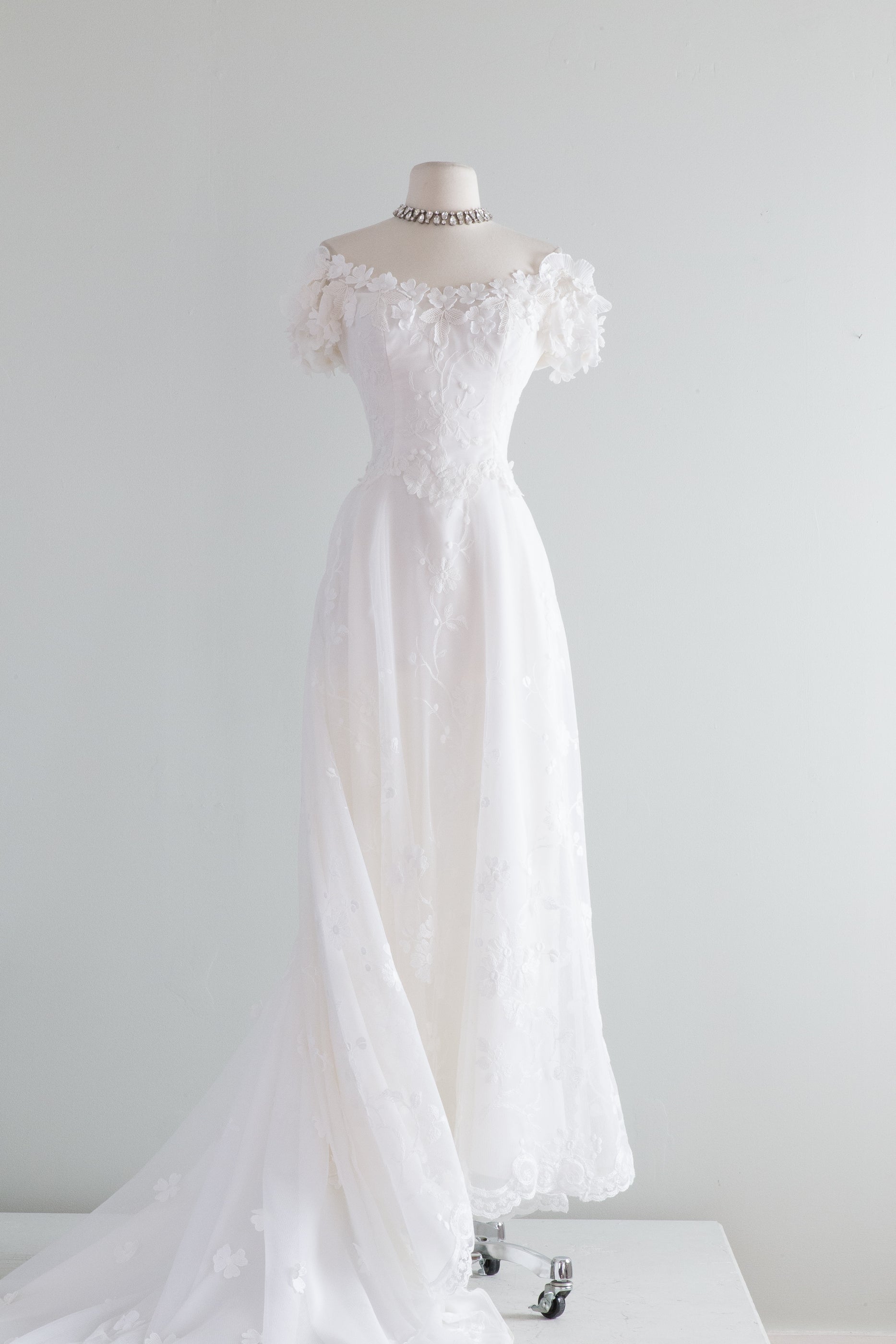 Ethereal 1970's Floral Lace Wedding Gown By Bianchi / Small – Xtabay ...