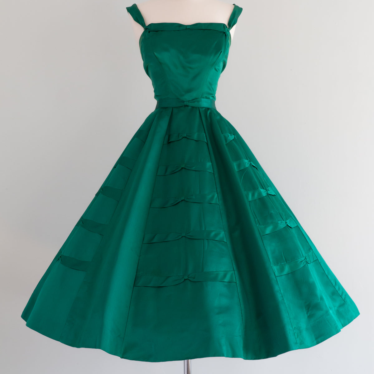 vintage emerald green dress Green Pleated Satin Long Sleeve Dress main image 0