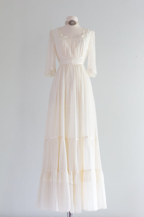 Vintage 1970's Ivory Cotton Gunne Sax Wedding Gown With Lace Sleeves / Size 13