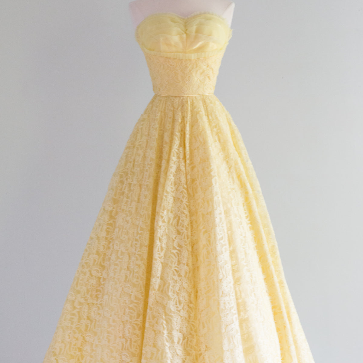 vintage prom dress 1950's Belle Of The Ball Strapless Yellow Lace / XXS – Xtabay Size:us:4 bat mitzvah Unique Wedding Dress Designers Body Shape