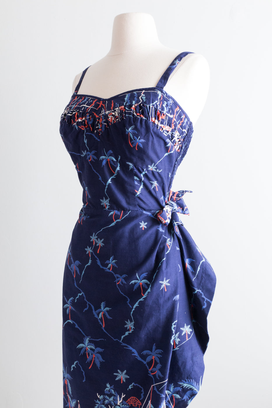 3XL/4XL | 1950s Style Sarong Dress in Hawaiian Hibiscus Print