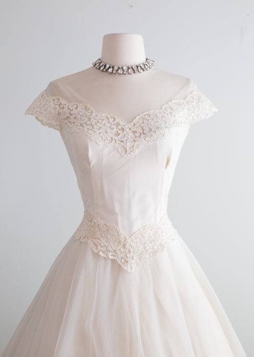 Stunning 1950's Ivory Lace & Tulle Tea Length Wedding Dress By Cahill / Waist 26
