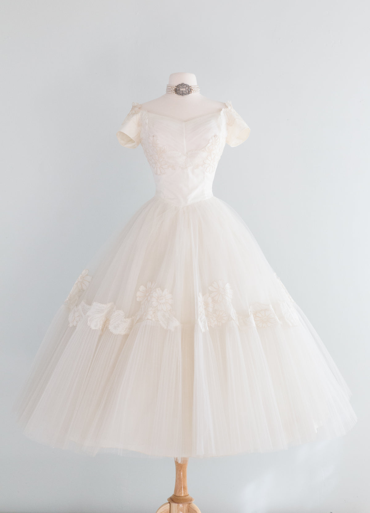 Stunning 1950's Ivory Lace & Tulle Tea Length Wedding Dress By Cahill ...