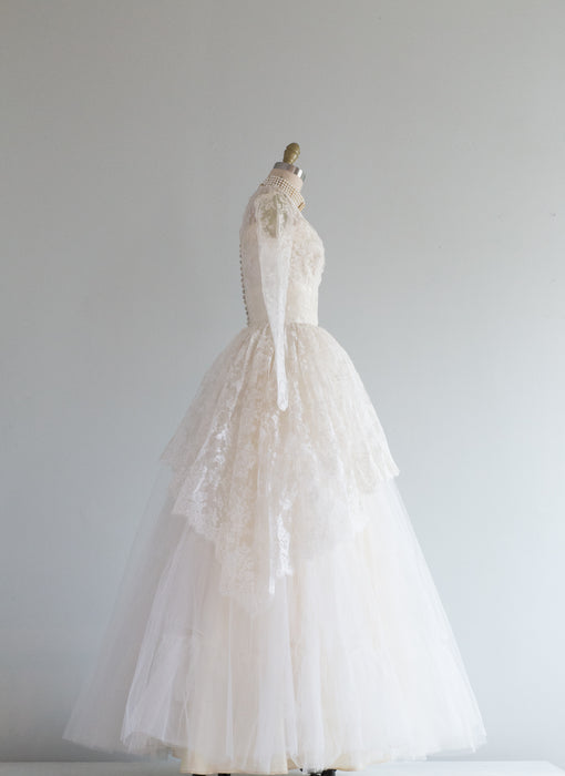 Dreamy 1950's Chantilly Lace Fairytale Wedding Gown  / XS