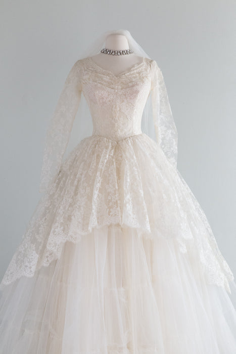 Dreamy 1950's Chantilly Lace Fairytale Wedding Gown  / XS