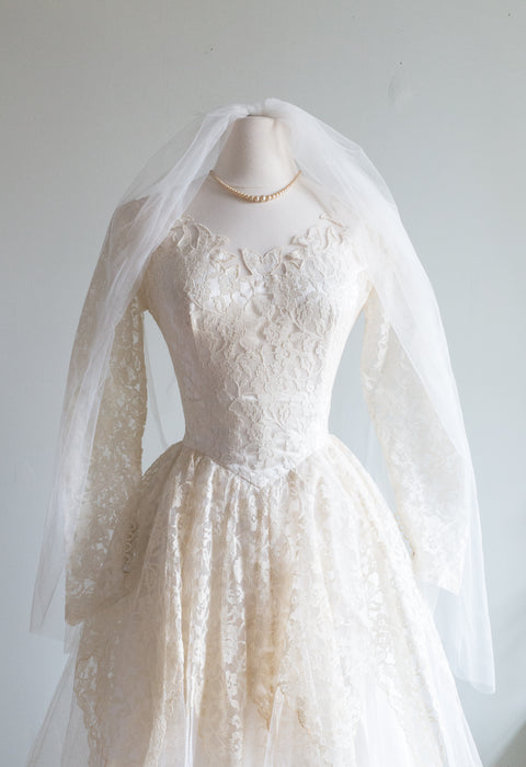 Stunning 1950's Starburst Lace Wedding Gown / Small