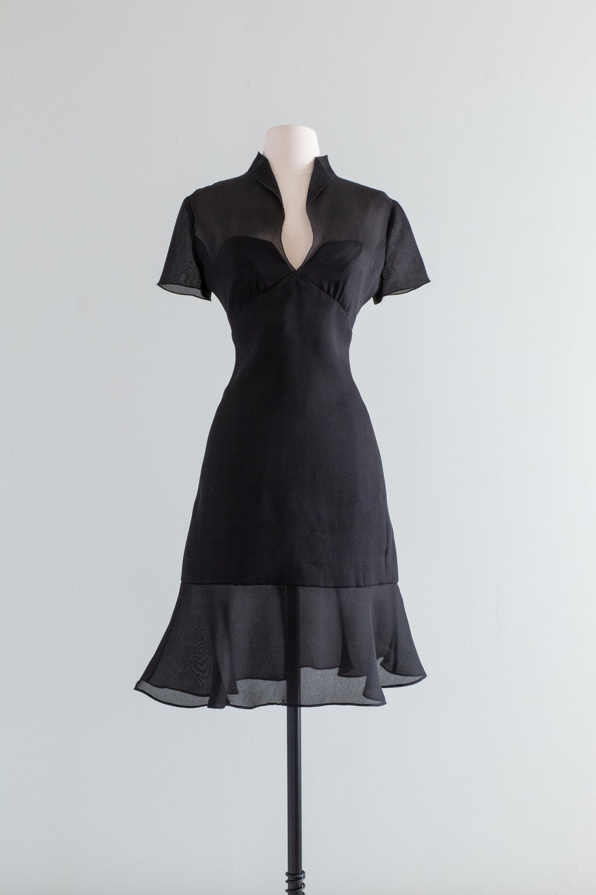 Chanel Printemps 1997 Silk Little Black Dress / Size 40 Chanel Printemps 1997 Silk Little Black Dress / Size 40