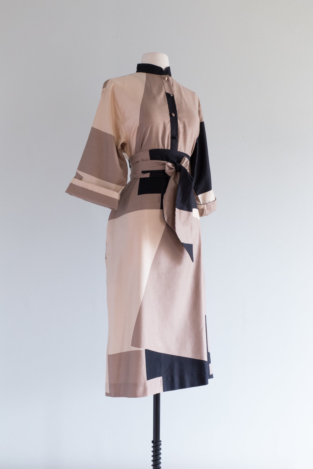 Chic 1970's Catherine Ogust Abstract Art Dress / Medium – Xtabay Vintage