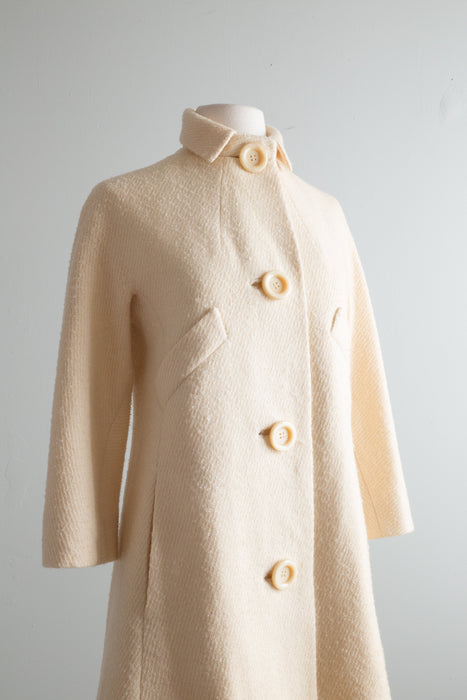Ultra Chic 1960's MOD Ivory Wool Spring Coat / Small