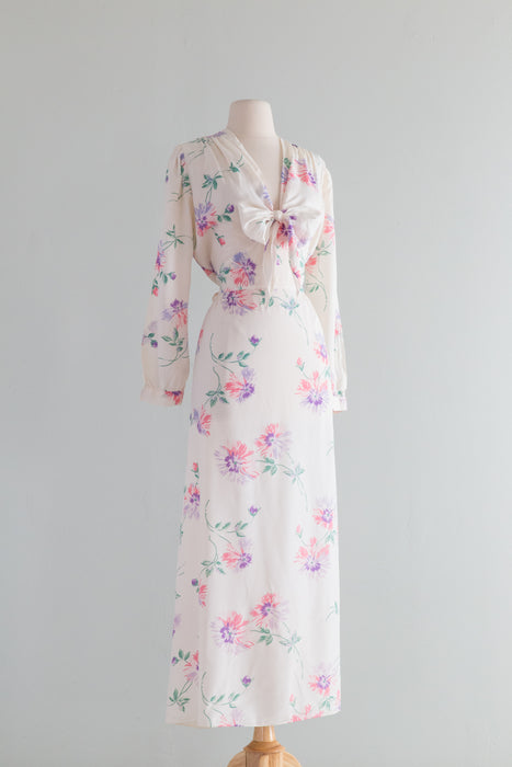 Beautiful 1940's Rayon Floral Print Dressing Gown / ML