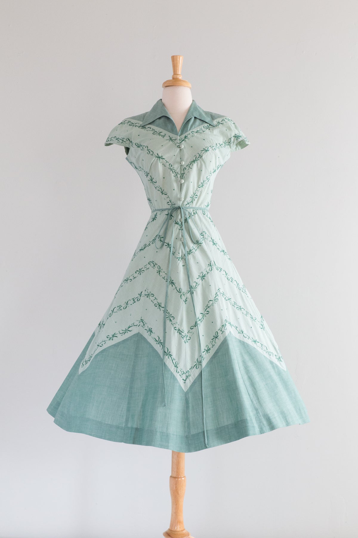 Beautiful 1950's Doris Dodson Spearmint Embroidered Cotton Day Dress
