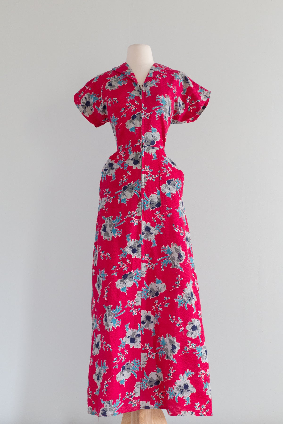 Gorgeous 1940's Cotton House Dress With Zip Down Front / ML – Xtabay