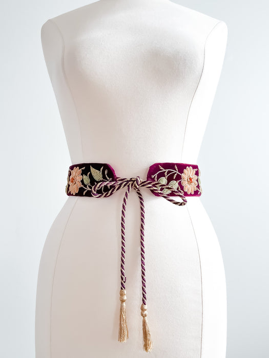 Regal 1970's Velvet and Floral Embroidered Waist Sash Belt / OS