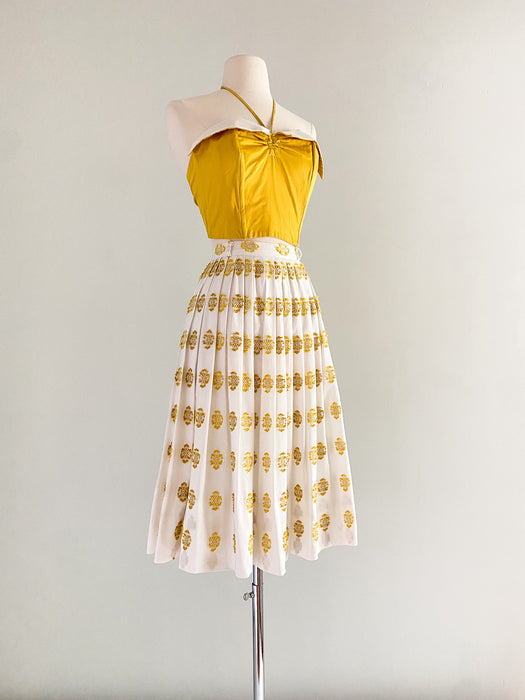 Sweet 1950's Embroidered Summer Skirt / Waist 28