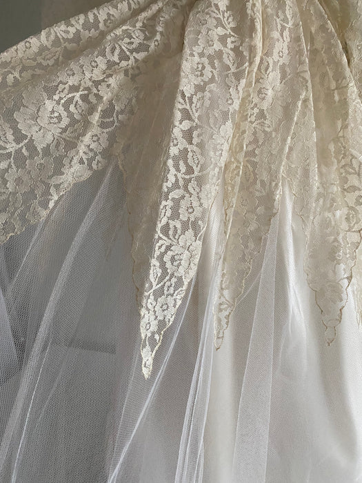 Stunning 1950's Starburst Lace Wedding Gown / Small