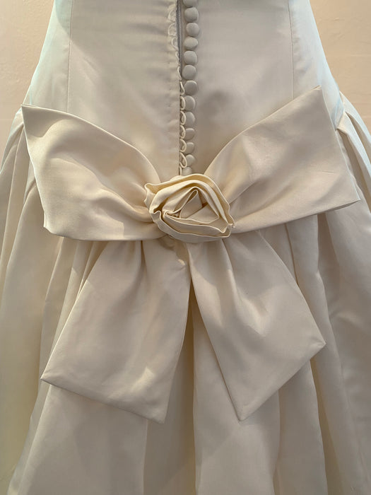 Iconic Vintage Vera Wang Silk Wedding Gown Circa 1995 / Waist 26