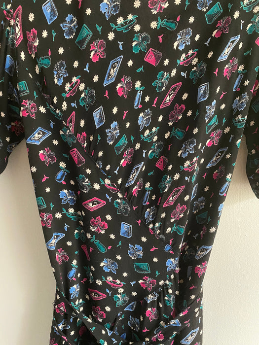 Early 1940's WWII Era Rayon Novelty Print Dress With Puffed Sleeves & Pocket / Small