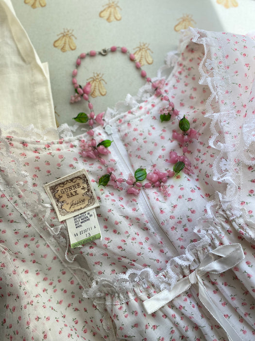 Romantic Vintage Gunne Sax Rosebud White Cotton Regency Style Gown / Size 13