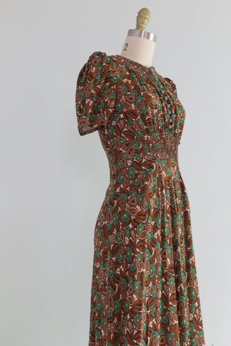 Late 1930's Rayon Print Dress With Shirring and Covered Buttons / Xs