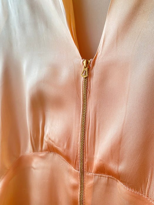 Luminous 1930's Peachy Satin Dressing Gown / med