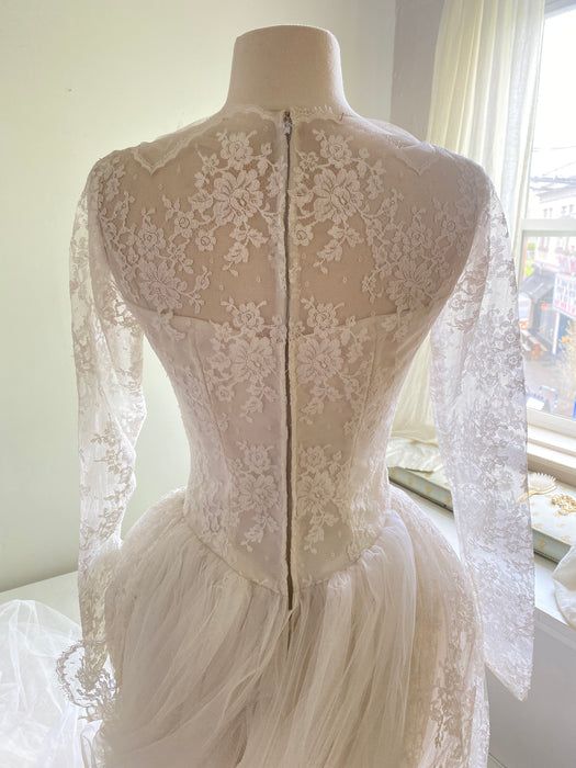 1950's Princess Bride Couture White Lace Wedding Gown With Long Train / XS