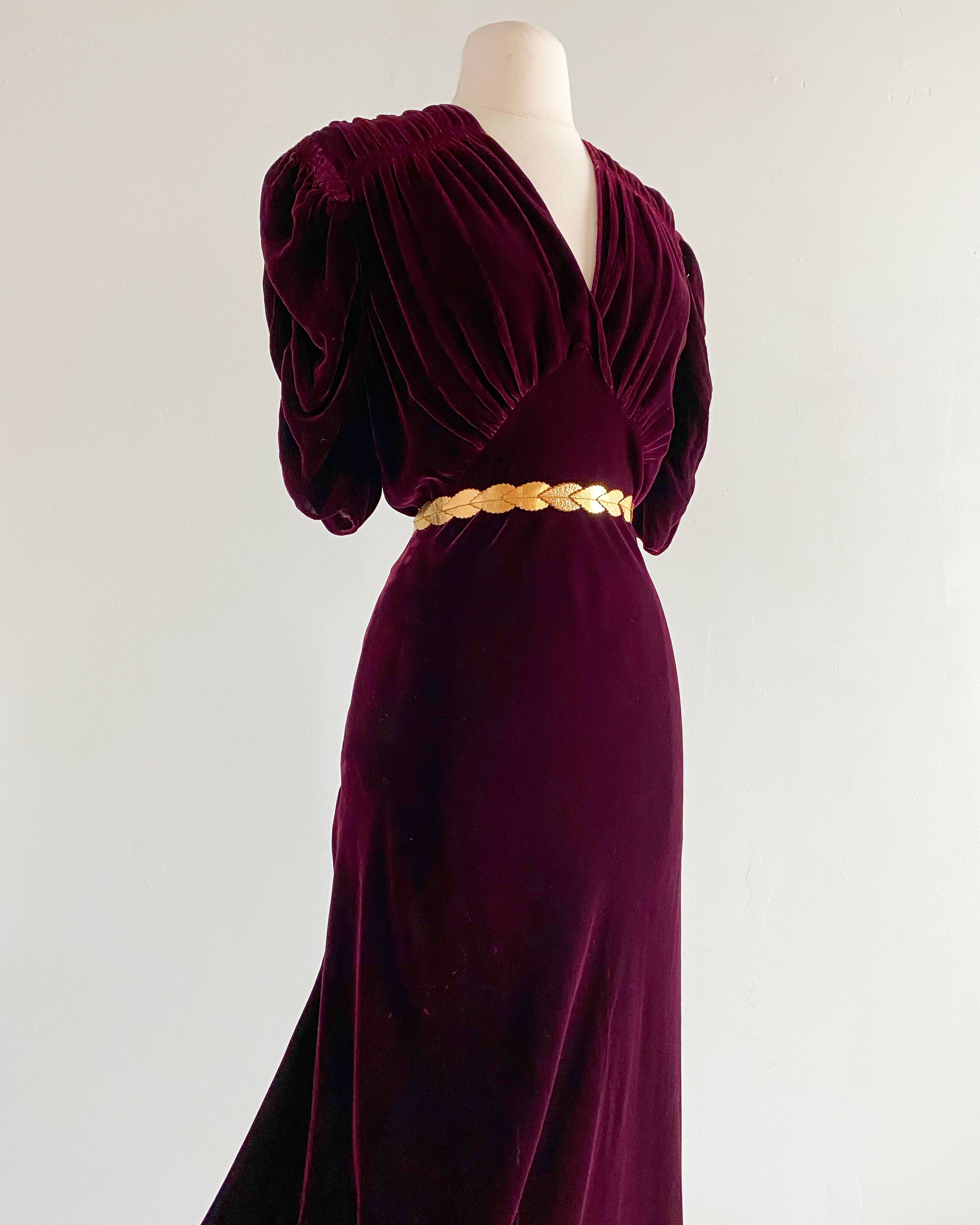 1930's Burgundy Silk Velvet Bias Cut Evening Gown / ML – Xtabay Vintage